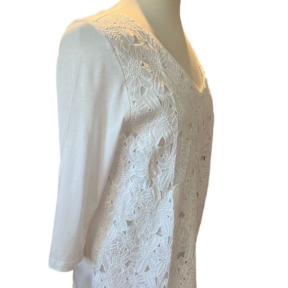 J Jill White Overlayed Appliquéd 3/4 Sleeve Top V-scooped Neck Line size Medium - Picture 2 of 9
